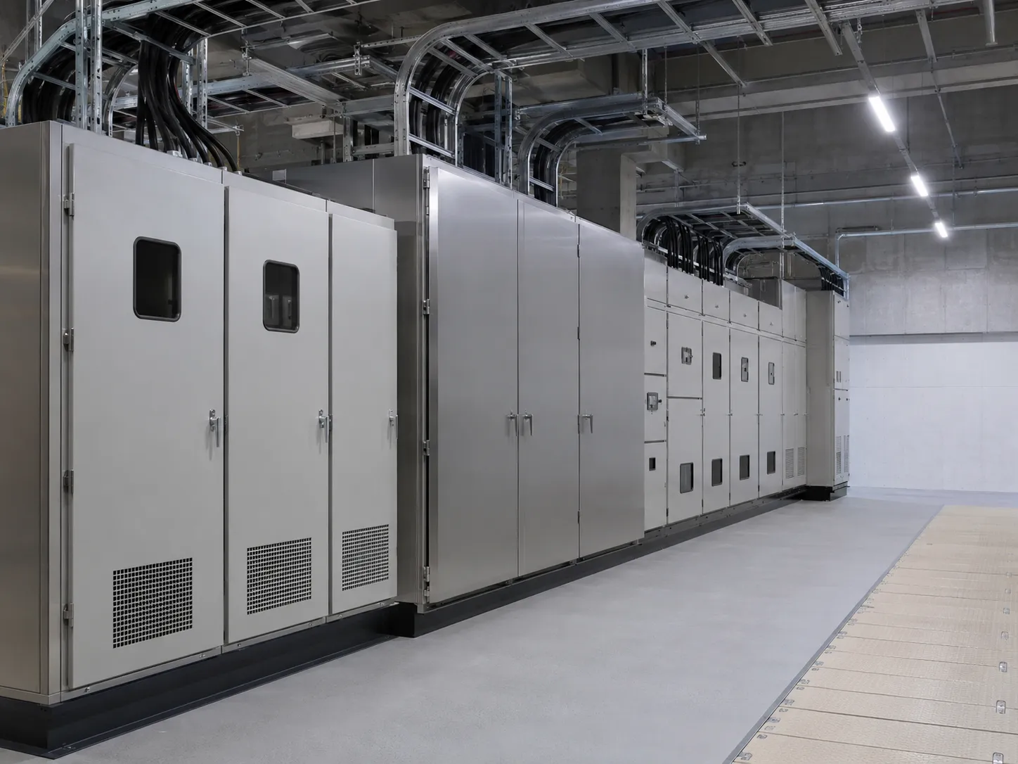 南港物流センターの受変電設備更新工事